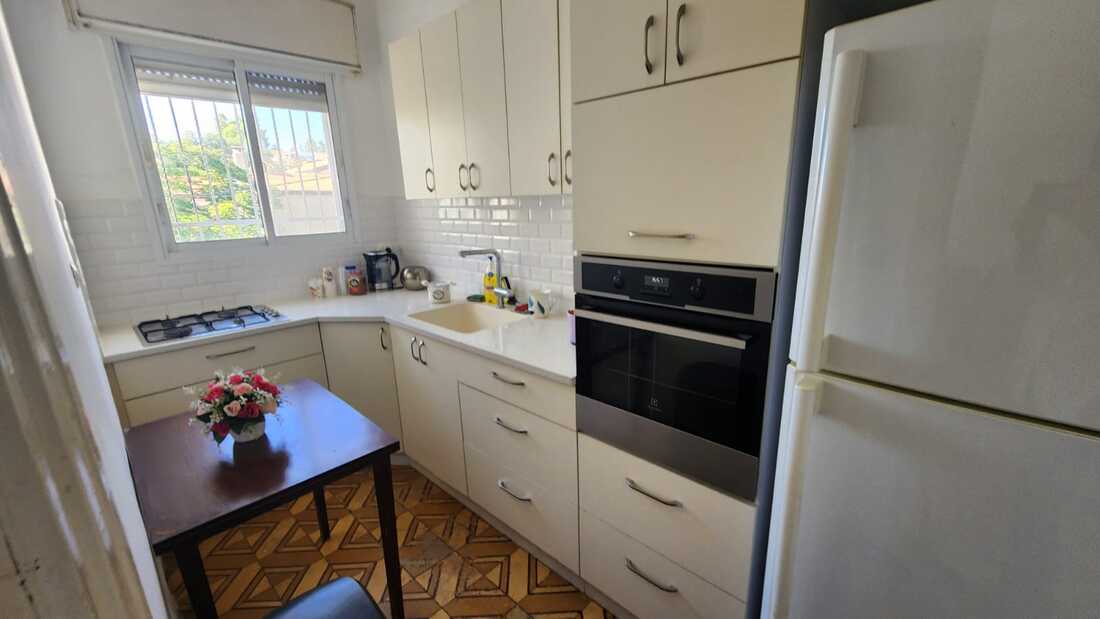 2 Bedroom in the heart of Shaarei Chessed (For Rent)