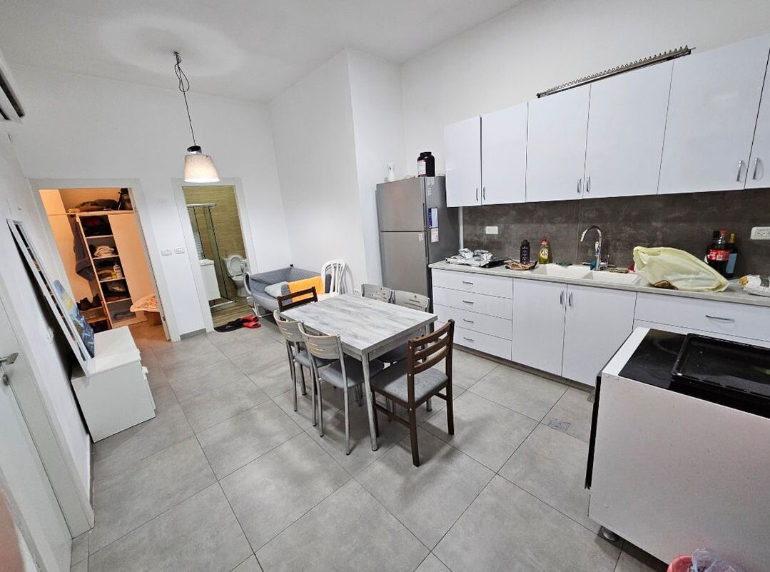 Beautiful 2 Bedroom Apartment in City Center (For Rent)